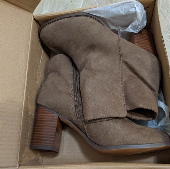 New faux suede boots block heel size 10 - Picture 3 of 6